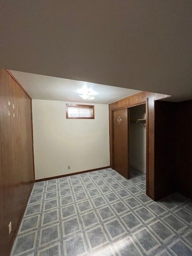 Building Photo - 3824 Skyview Dr