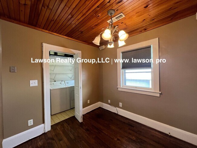 Building Photo - 928 2nd St SW