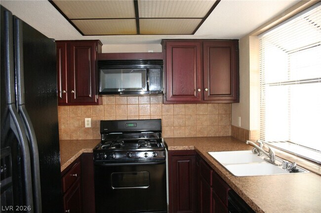 Building Photo - 2894 Lilac Ct