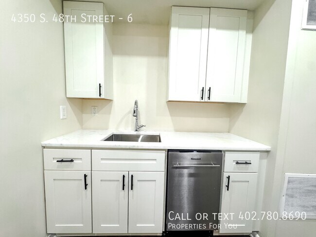 Building Photo - 4350 S 48th St