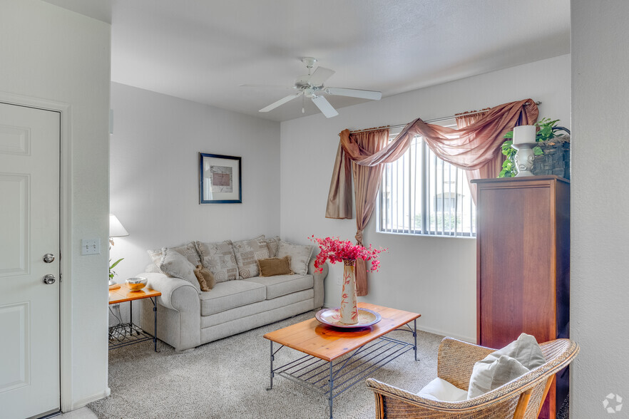 2BR, 2BA - 1058SF- Living Room - Island Palms