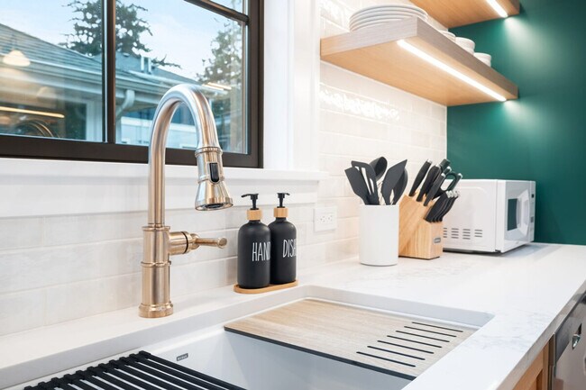 Building Photo - 2453 4th Ave W