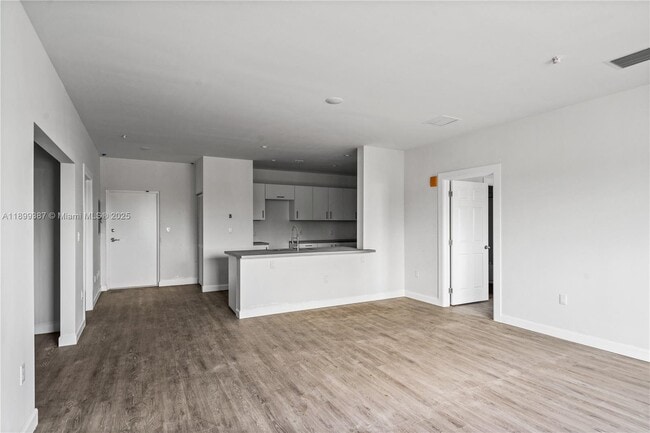 Building Photo - 2311 NW 22nd Ave
