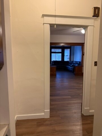 Building Photo - 718 6th St E