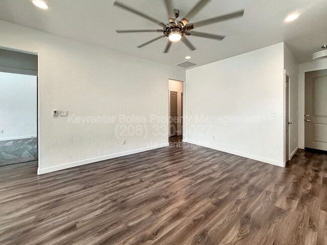 Building Photo - 2115 W Bella Ln