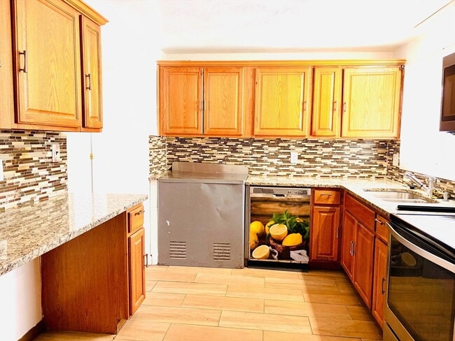 Building Photo - 178 Bates Rd