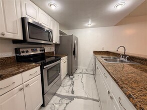 Building Photo - 4004 SW 68th Ln