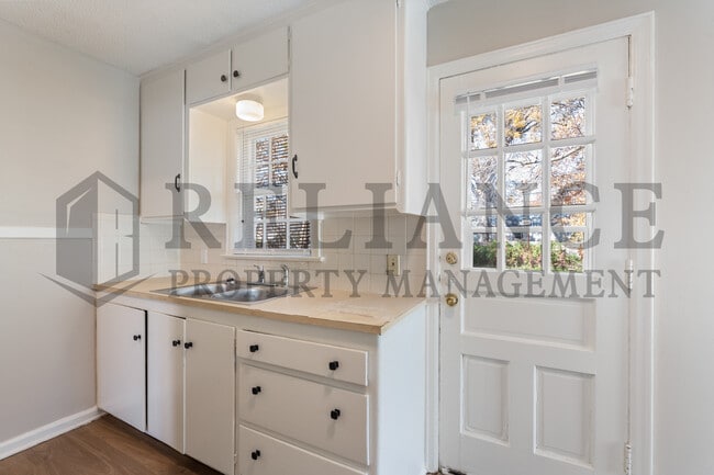 Building Photo - 2640 E Grail St