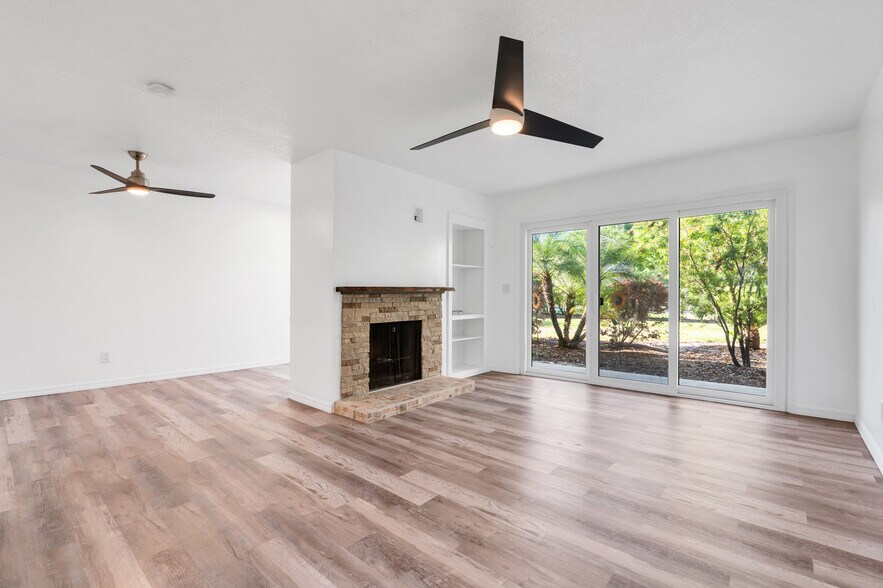 Living room w/fire place - 1051 S Highland St