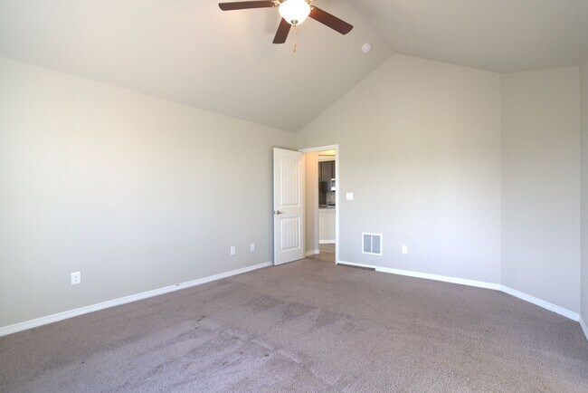 Building Photo - 5 Bed 3 Bath 3 Car Garage Rancher!!!