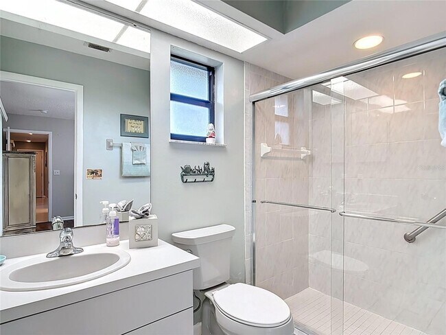 Building Photo - 290 Rotonda Cir