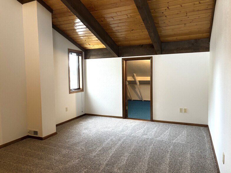 Building Photo - 315 Heather Ln