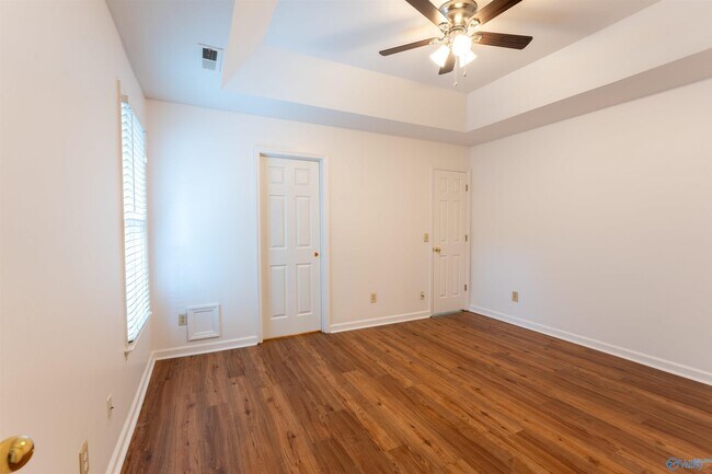 Building Photo - 236 Shadowbrook Ln NE
