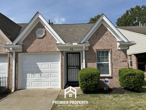 Building Photo - Modern 2BR/2BA Home in 38125 | Vaulted Ceilings, Fireplace & Garage