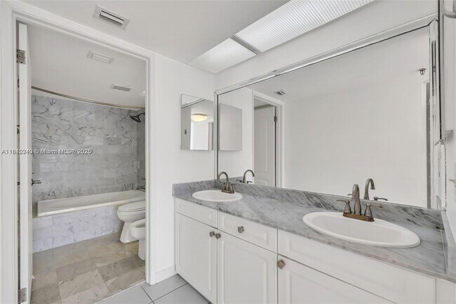 Building Photo - 9341 Collins Ave