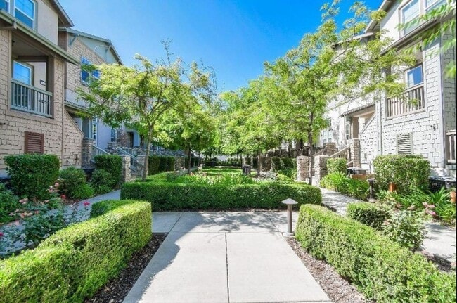 Building Photo - 405 Washington Square