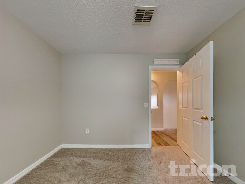 Building Photo - 192 King Arthur Ct