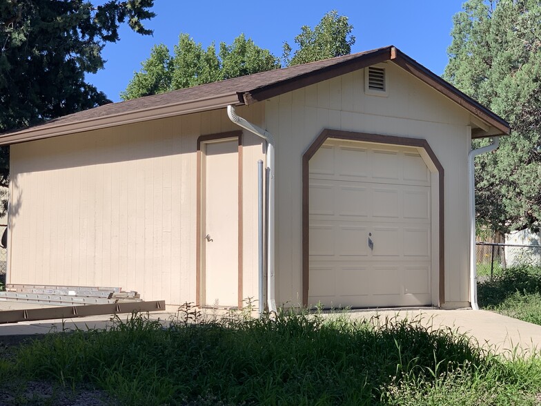 Detached garage w_electrical - 1903 Cedarwood Dr