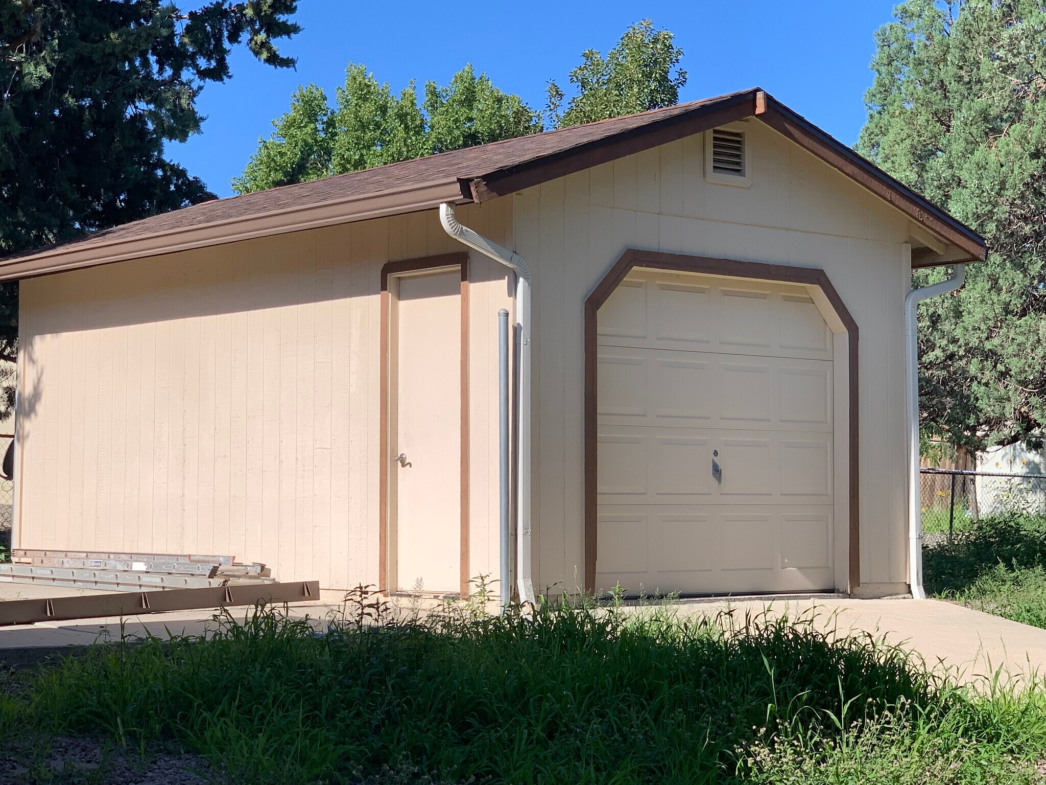 Detached garage w_electrical - 1903 Cedarwood Dr