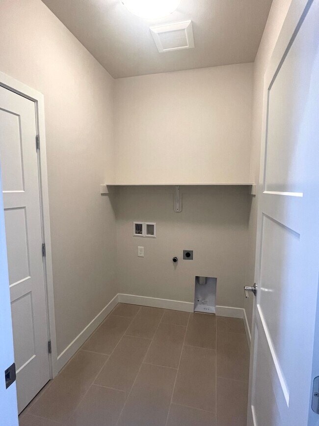 Building Photo - 2560 Clark Rdg Dr