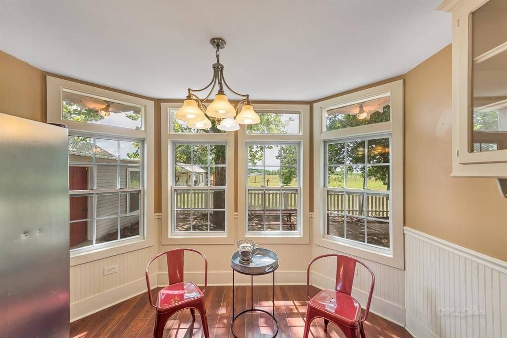 Kitchen / Breakfast Nook - 10152 FM949