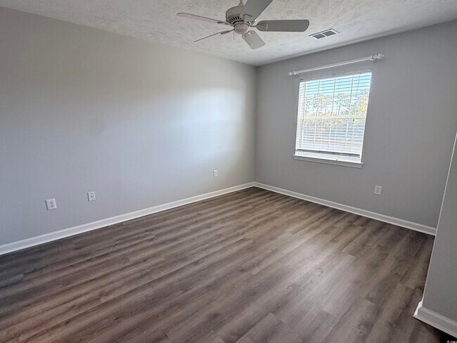 Building Photo - 628 Waterway Village Blvd