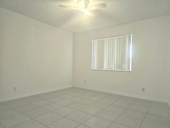 Building Photo - 4635 Orleans A Ct