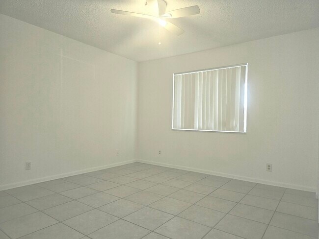 Building Photo - 4635 Orleans Ct