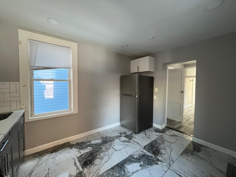 Building Photo - 86 Irving St