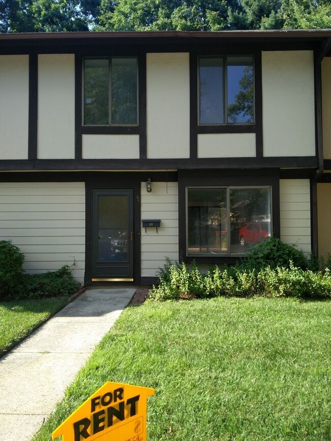 Primary Photo - Spacious 3 bedroom house For Rent
