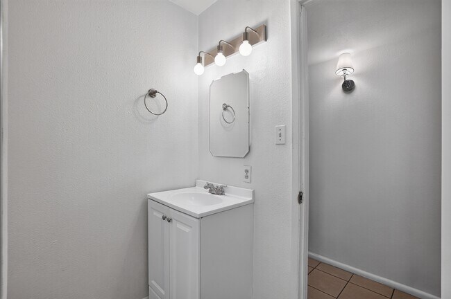Building Photo - 4214 N 17th St