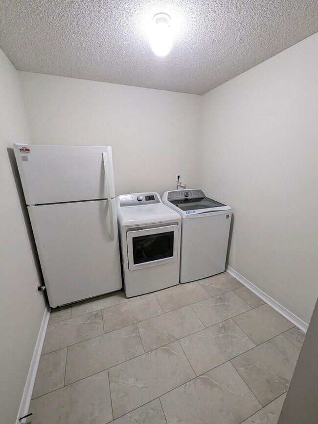 Building Photo - 2001 Presidio St