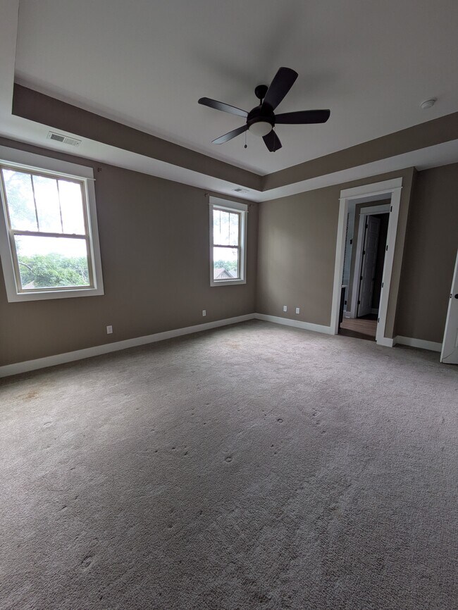 Building Photo - 2024B Straightway Ave