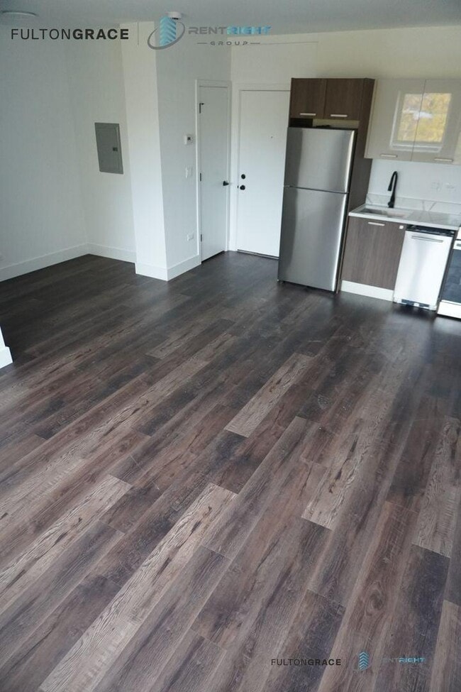 Building Photo - 0 bedroom in Chicago IL 60660