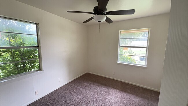 Building Photo - Upgraded 4 bedroom 2.5 bathroom house!  HO...