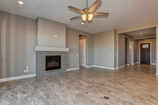 Building Photo - Beautiful large 3x2 home in Granite Dells Estates - Dog friendly