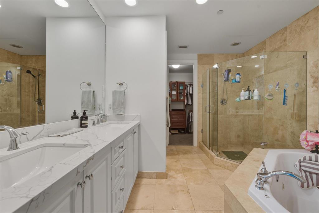 Building Photo - 1709 NE 8th St