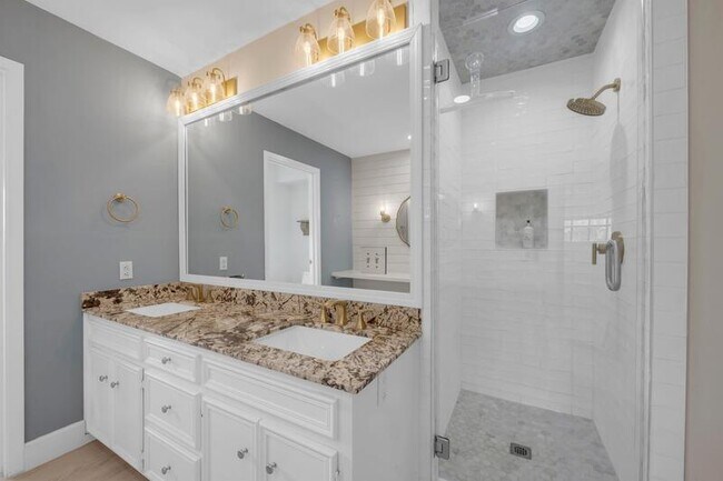 Building Photo - 604 Port