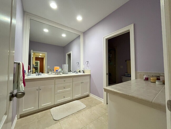 Building Photo - Forest-View Luxury Home with 5 Bedrooms, Luxury Primary Suite & Gourmet Kitchen