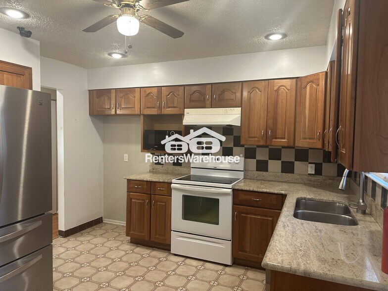 Building Photo - 2 Clipstone Ct