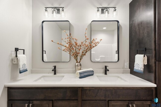 Building Photo - 1113 S Foss Ave