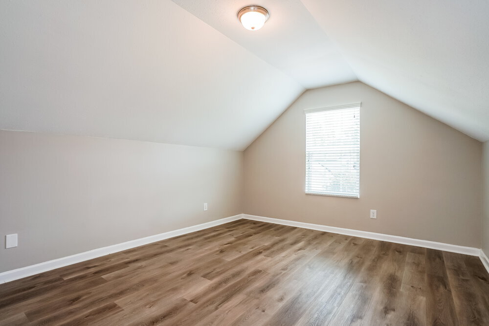 Building Photo - 9 Badger Pass Dr