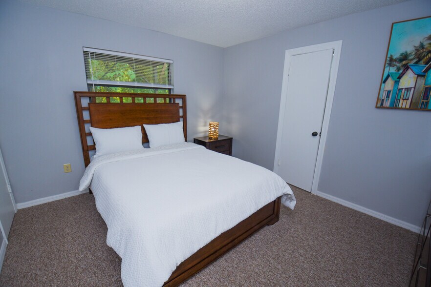 Building Photo - 913 Sumter St