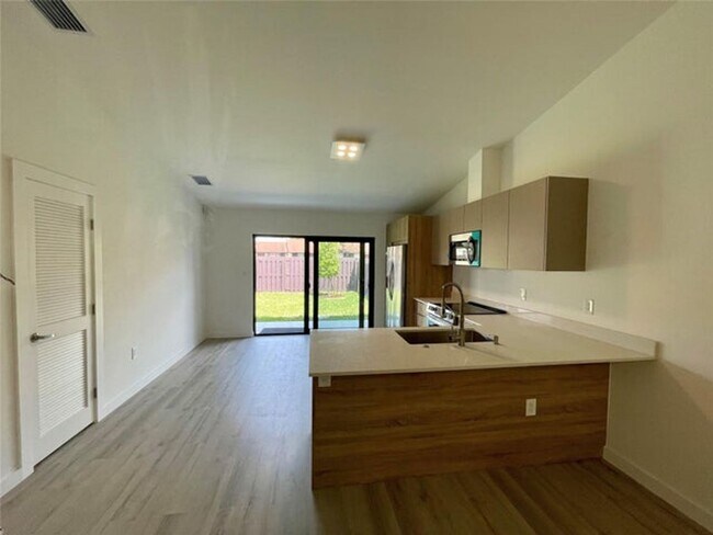 Building Photo - 4741 SW 135th Pl