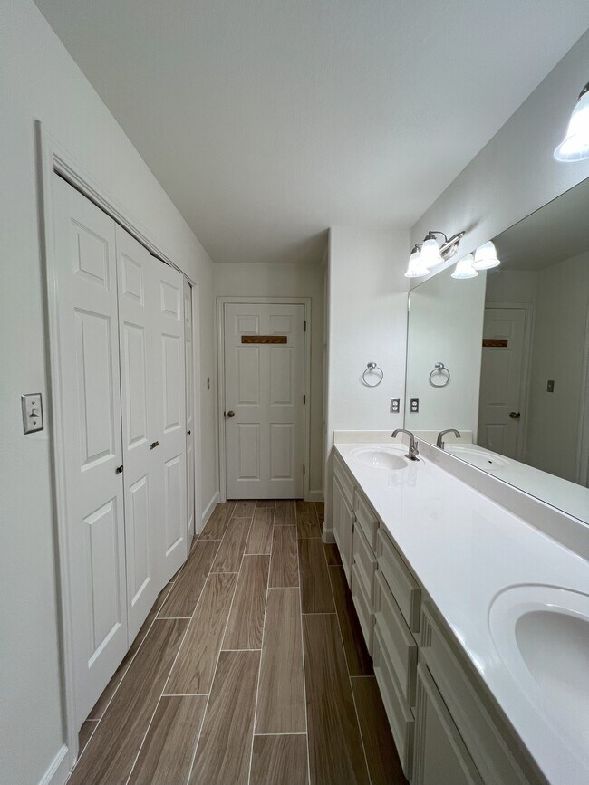 Building Photo - 1116 Cimarron Ct