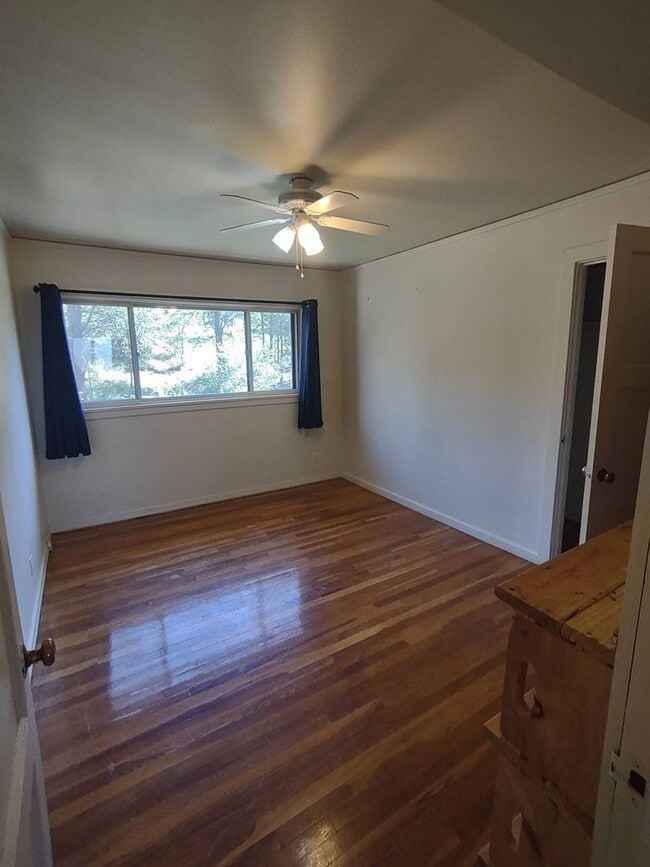 Building Photo - Duplex in near Aspen Elementary