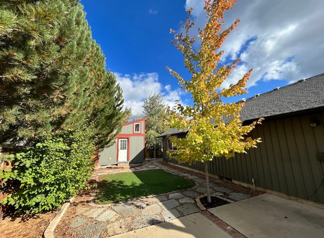 Building Photo - Spacious Westside 3-Bdrm + office & fenced yard!