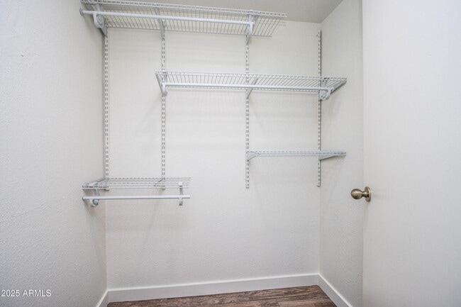 Building Photo - 1318 E Cobb Dr