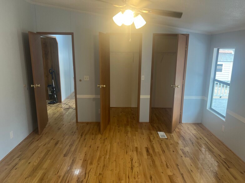 Building Photo - 2140 Hickory St