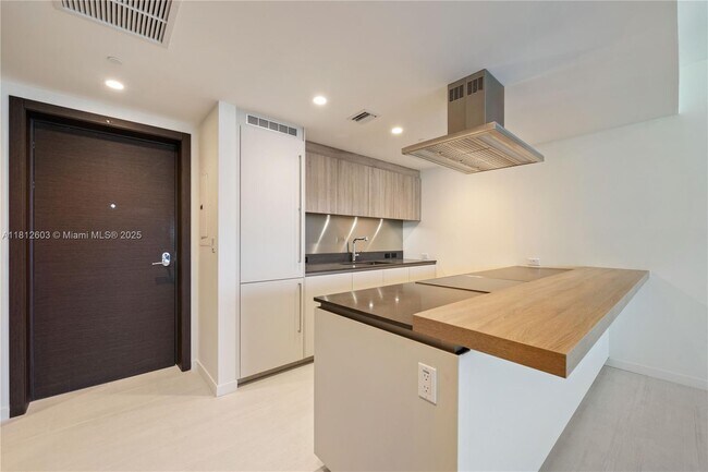 Primary Photo - 1000 Brickell Plaza